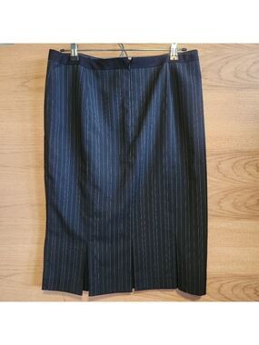 SEMANTIKS CLASSIC FEMININE DETAILS GALORE PINSTRIPE SKIRT - LIKE NEW - SIZE 10